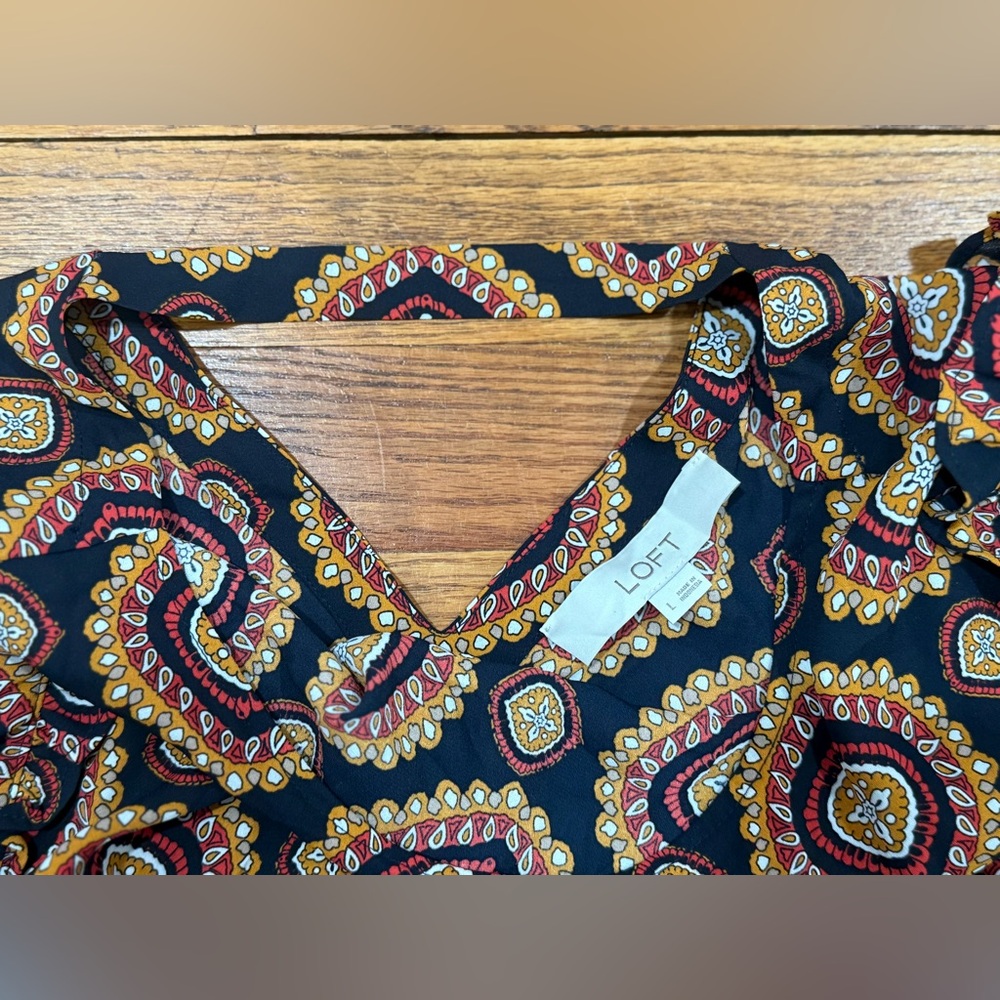 LOFT Ruffle Shoulder Blouse Bar Back Print Fall Top Blouse Women’s Size Large - Picture 5 of 6